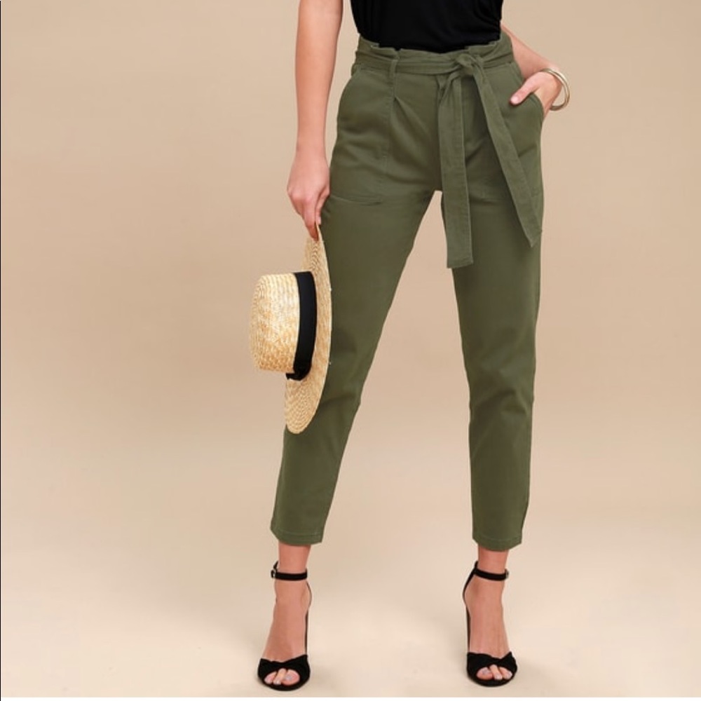 Lulu’s Leo Olive Green Tie-Waist Cropped Pants NWT
